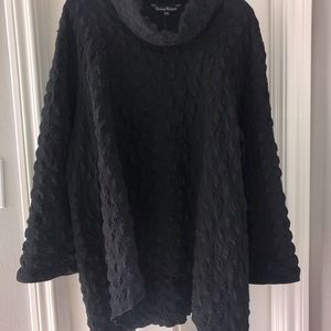 Black crinkle top